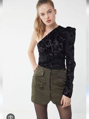 Lioness Shut you Down One Shoulder Wrap Top size Large